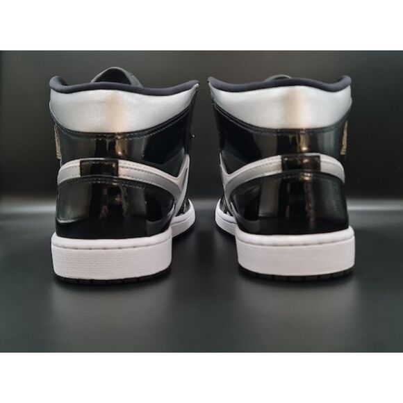 Jordan 1 Mid SE. Black White Metallic Silver Metallic Gold. SIZE 11 - HV0789-010